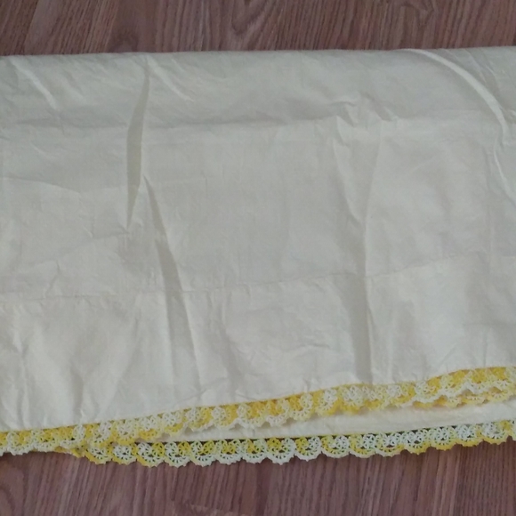 Penney's Percale Double Flat Sheet Yellow 81" X 108" - Picture 5 of 11